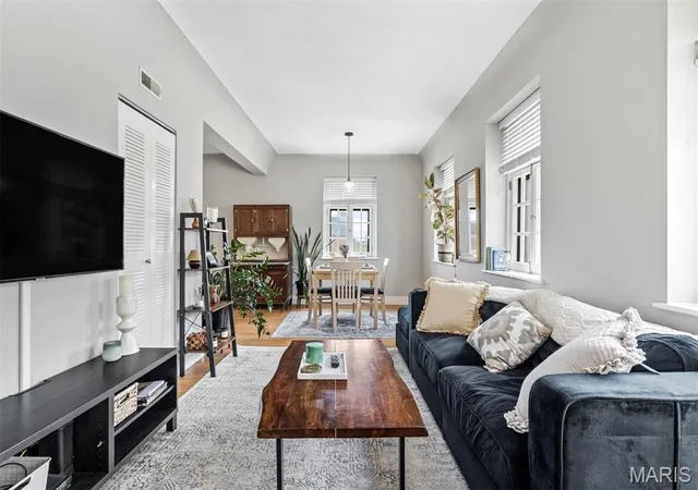 Photo 2 of Condo for sale at 601 Westgate #C, Saint Louis, MO 63130 | MLS# MIS26050641 | Listing updated on 2026-10-07