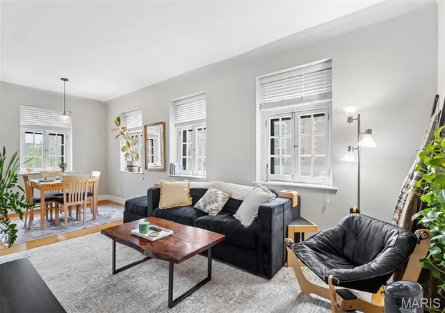 Photo 3 of Condo for sale at 601 Westgate #C, Saint Louis, MO 63130 | MLS# MIS26050641 | Listing updated on 2026-10-07