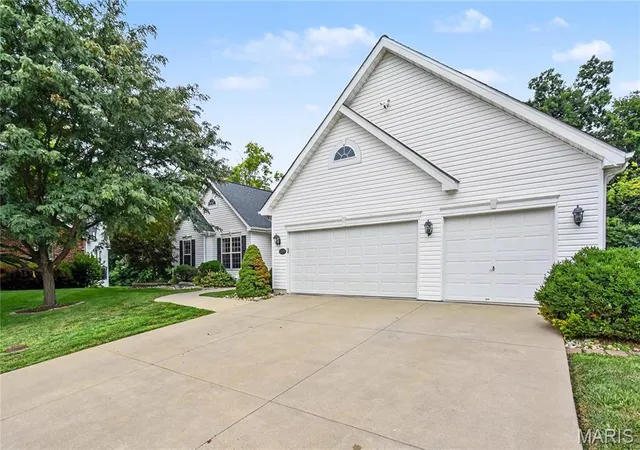 4th image of 6701 Oxford Ln, Maryville, IL 62062 | MLS# MIS26050642