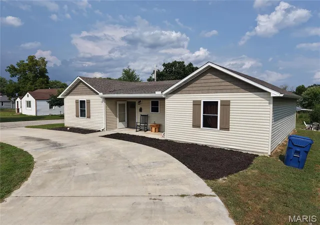 1st image of 1102 Thomasville Rd, Houston, MO 65483 | MLS# MIS26050646