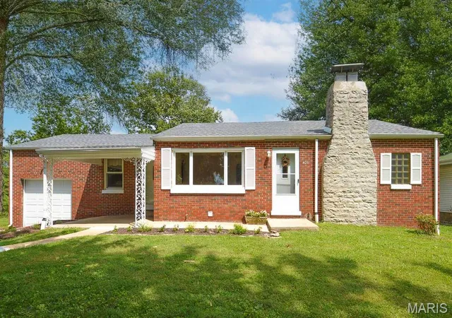 1st image of 425 S 47th St, Belleville, IL 62226 | MLS# MIS26050647