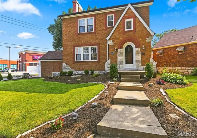 Photo 2 of Single family home for sale at 6427 Winona Ave, Saint Louis, MO 63109 | MLS# MIS26050651 | Listing updated on 2026-10-11
