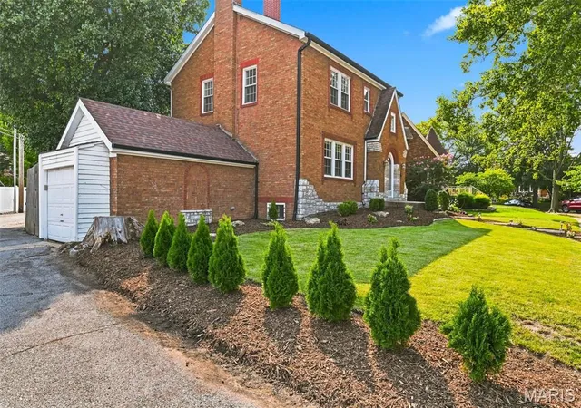 Photo 3 of Single family home for sale at 6427 Winona Ave, Saint Louis, MO 63109 | MLS# MIS26050651 | Listing updated on 2026-10-11