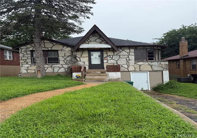 Photo 1 of Single family home for sale at 3010 Kemp Dr, Saint Louis, MO 63121 | MLS# MIS26050658 | Listing updated on 2026-08-07