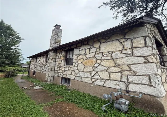Photo 2 of Single family home for sale at 3010 Kemp Dr, Saint Louis, MO 63121 | MLS# MIS26050658 | Listing updated on 2026-08-07