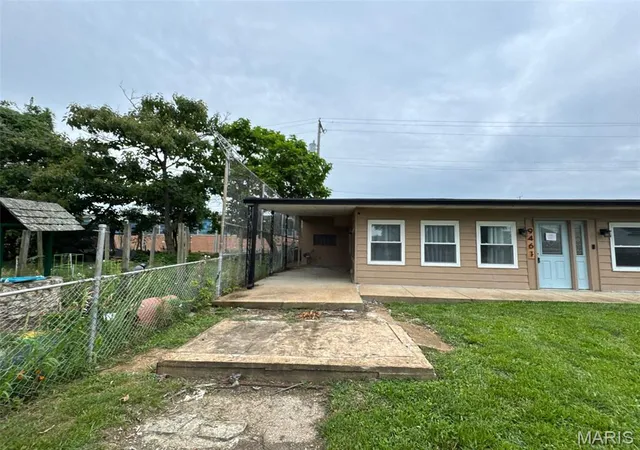 Photo 3 of Sale Pending at 9461 Brenda Ave, Saint Louis, MO 63123 | MLS# MIS26050663 | Listing updated on 2026-09-23