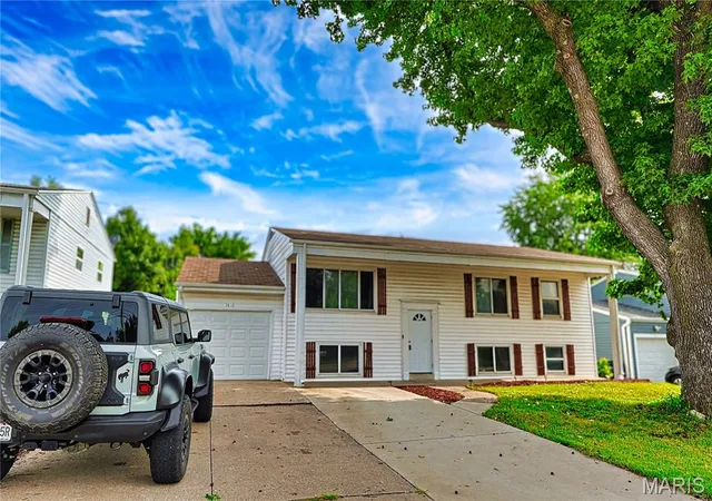 2nd image of 7416 Mexico Rd, Saint Peters, MO 63376 | MLS# MIS26050684