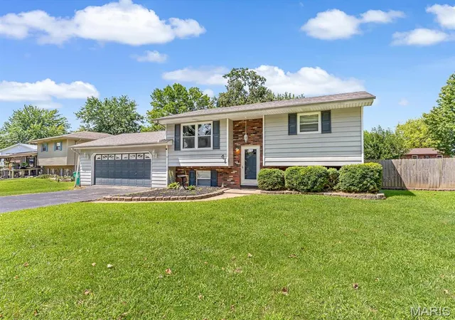 Photo 2 of Single family home for sale at 41 Steelecrest Ln, Granite City, IL 62040 | MLS# MIS26050689 | Listing updated on 2026-08-17
