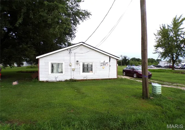 Photo 1 of Single family home for sale at 704 W Olive St, Vandalia, MO 63382 | MLS# MIS26050696 | Listing updated on 2026-08-08