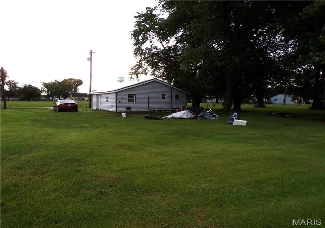 Photo 13 of Single family home for sale at 704 W Olive St, Vandalia, MO 63382 | MLS# MIS26050696 | Listing updated on 2026-08-08