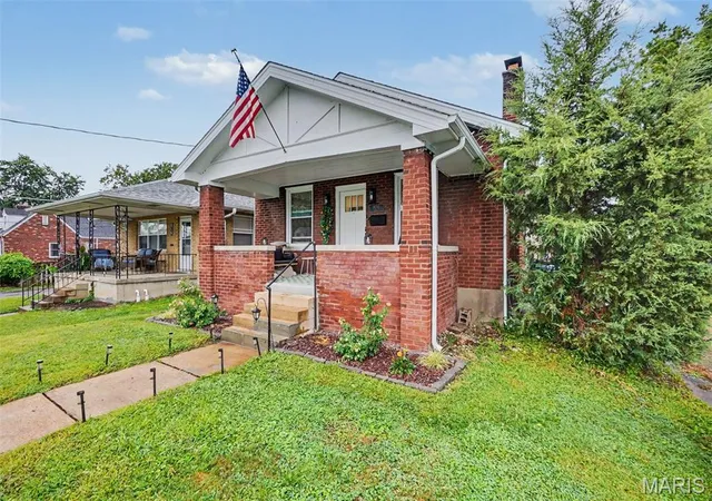 Photo 2 of Sale Pending at 8735 Brenda Ave, Saint Louis, MO 63123 | MLS# MIS26050701 | Listing updated on 2026-09-04