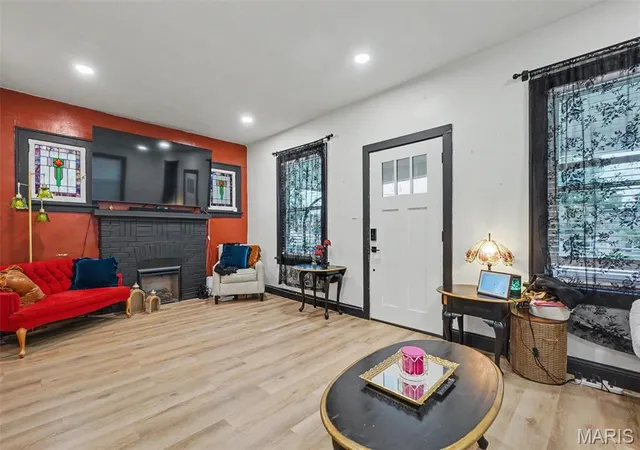 Photo 4 of Sale Pending at 8735 Brenda Ave, Saint Louis, MO 63123 | MLS# MIS26050701 | Listing updated on 2026-09-04