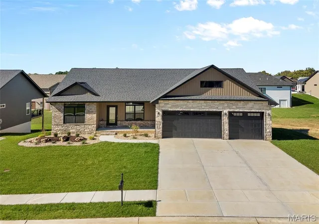 Photo 1 of Single family home for sale at 1827 Robins Mill Ct, Maryville, IL 62062 | MLS# MIS26050704 | Listing updated on 2026-10-20