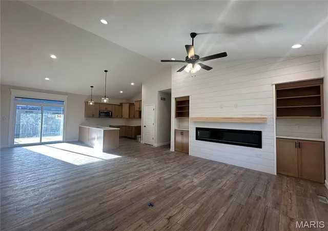 Photo 2 of Single family home for sale at 1827 Robins Mill Ct, Maryville, IL 62062 | MLS# MIS26050704 | Listing updated on 2026-09-23