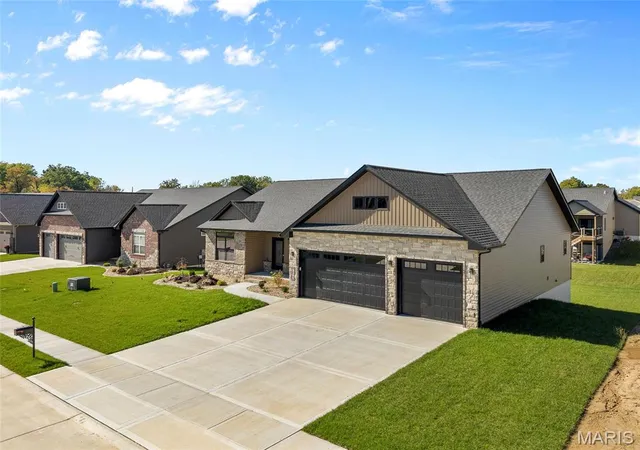 Photo 2 of Single family home for sale at 1827 Robins Mill Ct, Maryville, IL 62062 | MLS# MIS26050704 | Listing updated on 2026-10-20