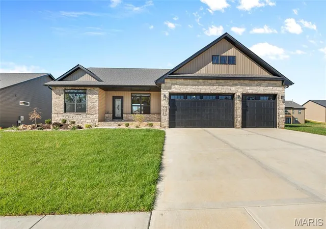 Photo 3 of Single family home for sale at 1827 Robins Mill Ct, Maryville, IL 62062 | MLS# MIS26050704 | Listing updated on 2026-10-20