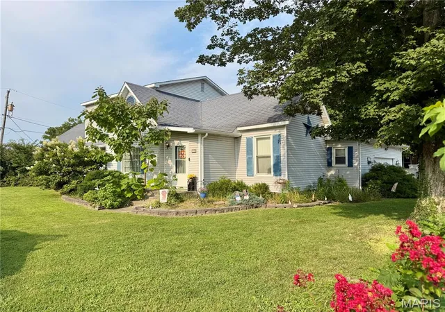 1st image of 200 E Boone St, Salem, IL 62881 | MLS# MIS26050719