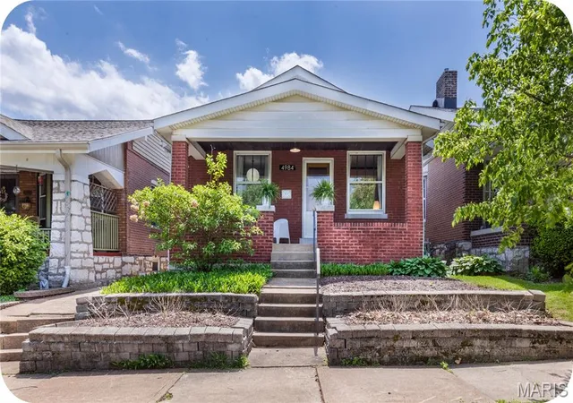Photo 2 of Sale Pending at 4984 Neosho, Saint Louis, MO 63109 | MLS# MIS26050722 | Listing updated on 2026-08-30