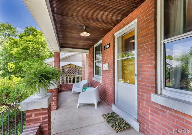 Photo 3 of Sale Pending at 4984 Neosho, Saint Louis, MO 63109 | MLS# MIS26050722 | Listing updated on 2026-08-30