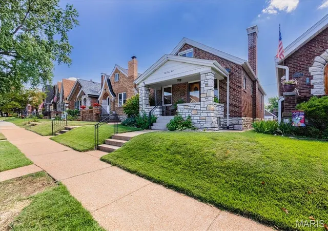 Photo 3 of Sale Pending at 5312 Walsh St, Saint Louis, MO 63109 | MLS# MIS26050724 | Listing updated on 2026-10-12