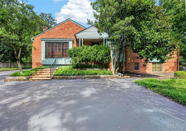 1st image of 8 Winding Brook Ln, Saint Louis, MO 63124 | MLS# MIS26050728