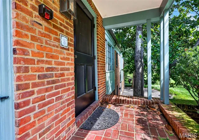 5th image of 8 Winding Brook Ln, Saint Louis, MO 63124 | MLS# MIS26050728