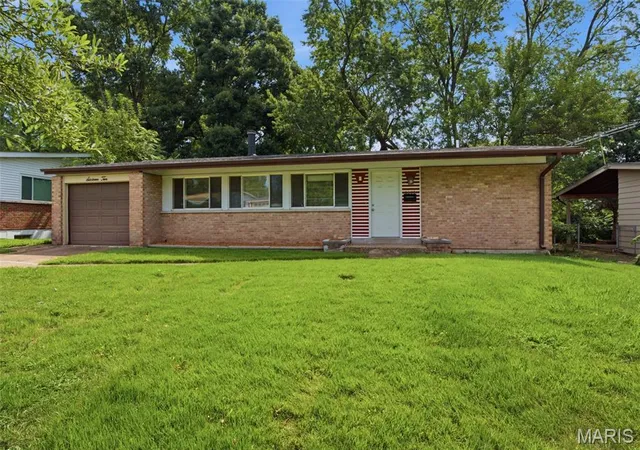 Photo 1 of Single family home for sale at 1610 Gallant Fox Dr, Florissant, MO 63033 | MLS# MIS26050734 | Listing updated on 2026-09-30