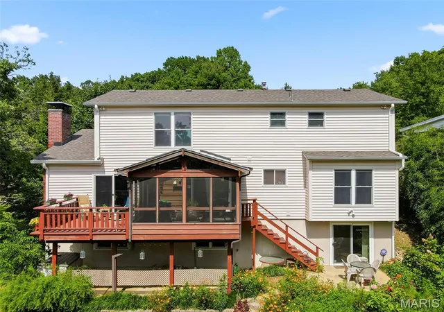 2nd image of 13116 Huntercreek Ridge Rd, Des Peres, MO 63131 | MLS# MIS26050736