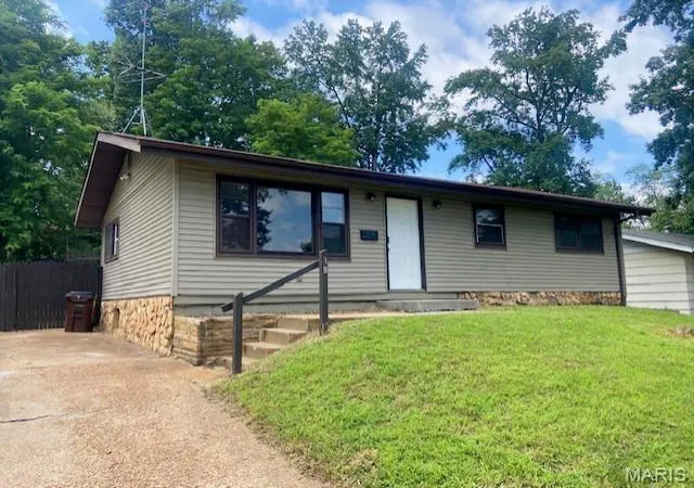 1st image of 39 Bayview Dr, Saint Louis, MO 63135 | MLS# MIS26050737