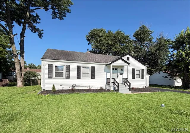Photo 1 of Sale Pending at 3575 Saint Joachim Ln, Saint Ann, MO 63074 | MLS# MIS26050746 | Listing updated on 2026-08-23