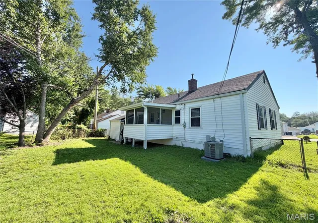 Photo 13 of Sale Pending at 3575 Saint Joachim Ln, Saint Ann, MO 63074 | MLS# MIS26050746 | Listing updated on 2026-08-23