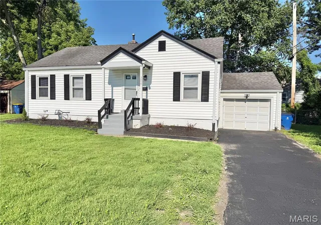 Photo 2 of Sale Pending at 3575 Saint Joachim Ln, Saint Ann, MO 63074 | MLS# MIS26050746 | Listing updated on 2026-08-23