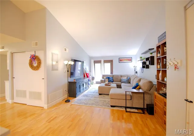 Photo 2 of Condo for sale at 1400 Heritage Landing #304, Saint Charles, MO 63303 | MLS# MIS26050747 | Listing updated on 2026-08-11