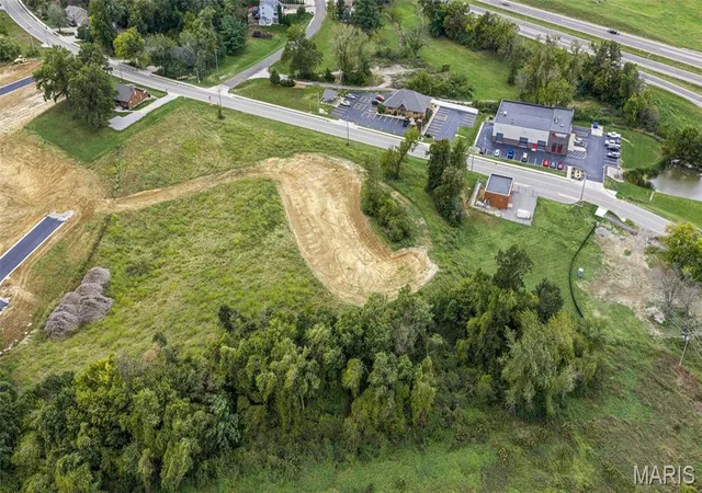 Photo 13 of Single family home for sale at 246 Northcrest Dr, Columbia, IL 62236 | MLS# MIS26050757 | Listing updated on 2026-10-28
