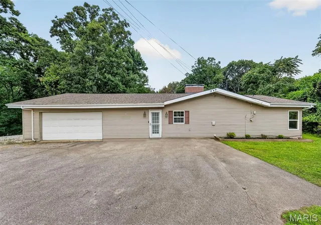 2nd image of 2300 Darla Dr, High Ridge, MO 63049 | MLS# MIS26050766