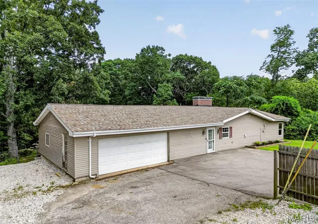 3rd image of 2300 Darla Dr, High Ridge, MO 63049 | MLS# MIS26050766