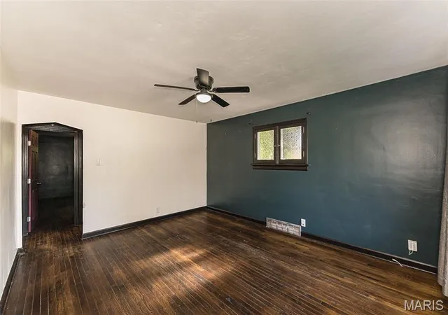 Photo 3 of Sale Pending at 1377 Heydt Ave, Saint Louis, MO 63135 | MLS# MIS26050776 | Listing updated on 2026-09-03