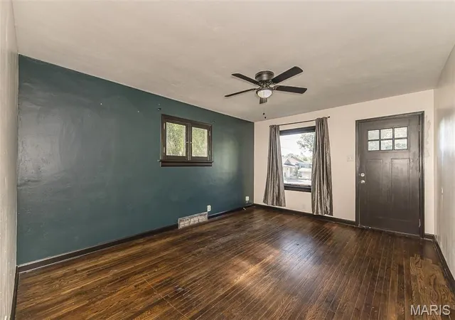 Photo 3 of Sale Pending at 1377 Heydt Ave, Saint Louis, MO 63135 | MLS# MIS26050776 | Listing updated on 2026-09-03