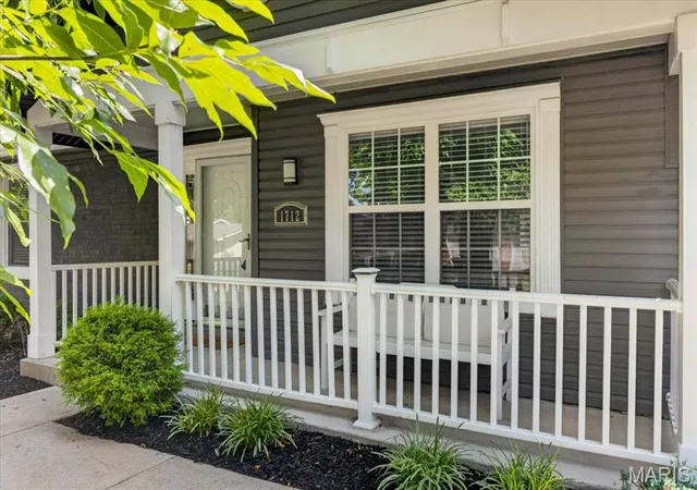 Photo 3 of Sale Pending at 1712 Pensacola Dr, Saint Louis, MO 63146 | MLS# MIS26050791 | Listing updated on 2026-09-15
