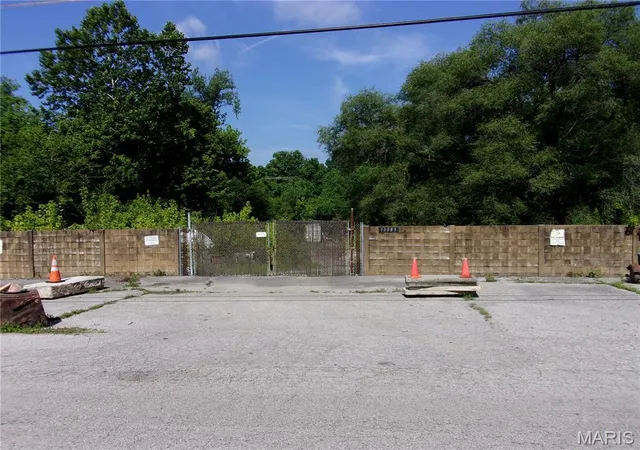 Photo 2 of Land for sale at 10083 Toelle Ln, Saint Louis, MO 63137 | MLS# MIS26050804 | Listing updated on 2026-09-02