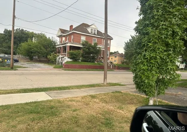 2nd image of 239 N Middle St, Cape Girardeau, MO 63701 | MLS# MIS26050825