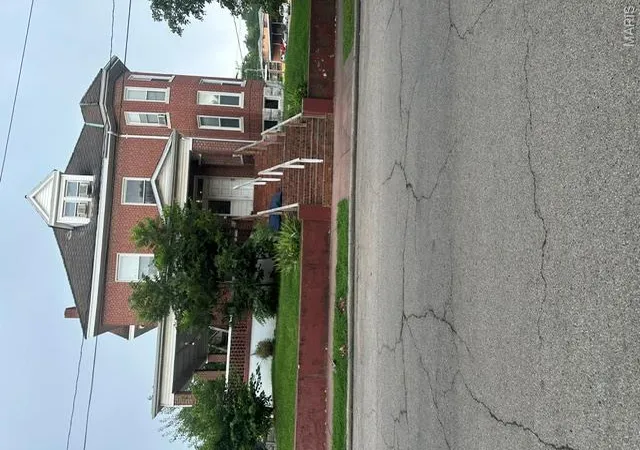 Photo 3 of Multi family home for sale at 239 N Middle St, Cape Girardeau, MO 63701 | MLS# MIS26050825 | Listing updated on 2026-08-07