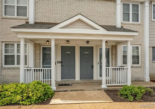 4th image of 9122 Eager Rd, Saint Louis, MO 63144 | MLS# MIS26050827
