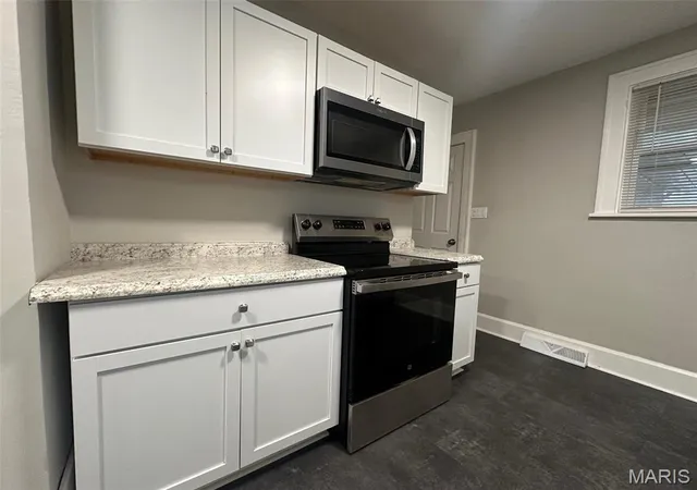 5th image of 503 Leslie Ave, Wood River, IL 62095 | MLS# MIS26050829