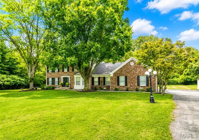 Photo 2 of Sale Pending at 14801 Aurelia Dr, Florissant, MO 63034 | MLS# MIS26050841 | Listing updated on 2026-09-03