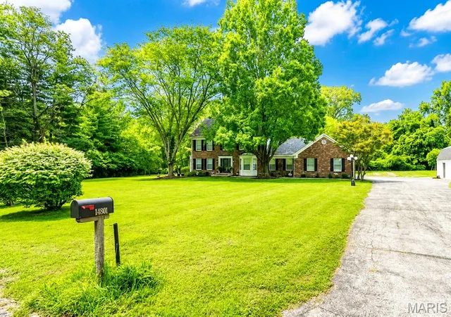 Photo 3 of Sale Pending at 14801 Aurelia Dr, Florissant, MO 63034 | MLS# MIS26050841 | Listing updated on 2026-09-03