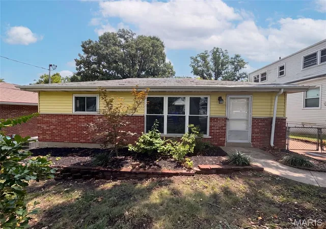 Single family home for sale at 8606 Vasel Ave, Saint Louis, MO 63123 | MLS# MIS26050843