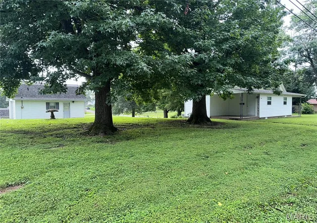Photo 2 of Single family home for sale at 302 & 304 S Charles St, Steeleville, IL 62288 | MLS# MIS26050863 | Listing updated on 2026-08-08
