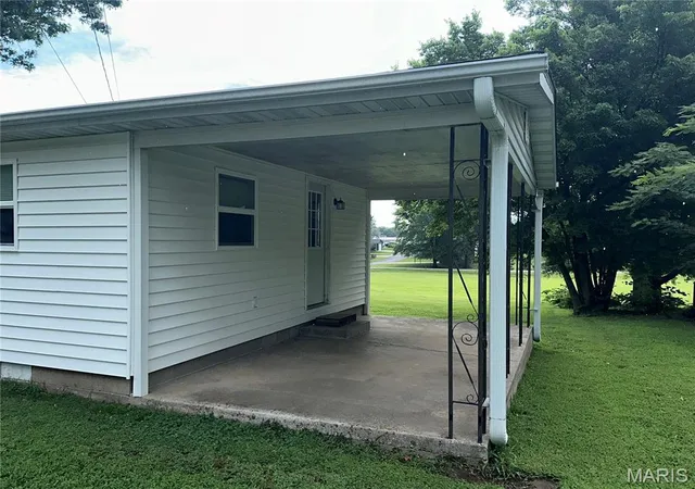 Photo 3 of Single family home for sale at 302 & 304 S Charles St, Steeleville, IL 62288 | MLS# MIS26050863 | Listing updated on 2026-08-08