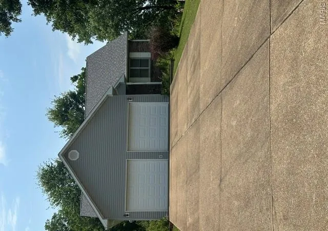 1st image of 305 Sunny Acres Dr, Doniphan, MO 63935 | MLS# MIS26050872